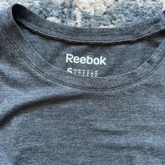 Women Reebok pair of size small sleeveless tanks - Picture 3 of 4